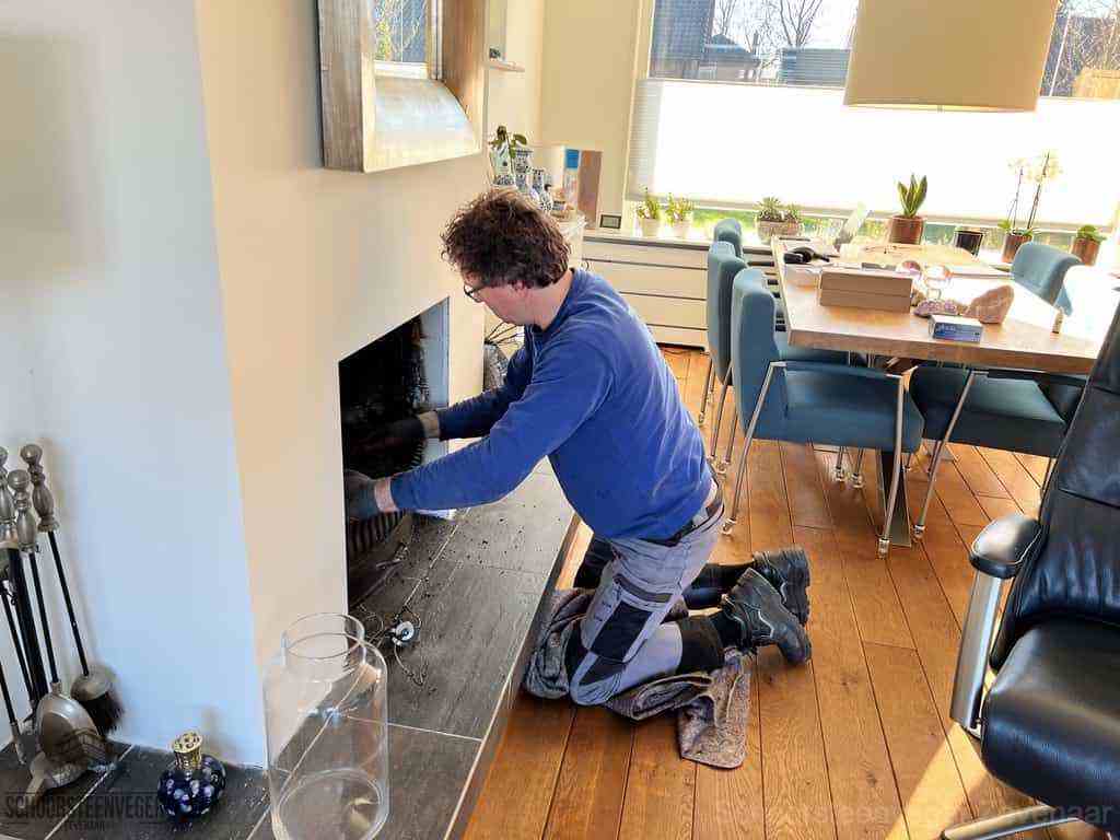 Schouwveger Zevenaar kleed schoorsteenreiniger Schouwveger Zevenaar kleed schoorsteenreiniger